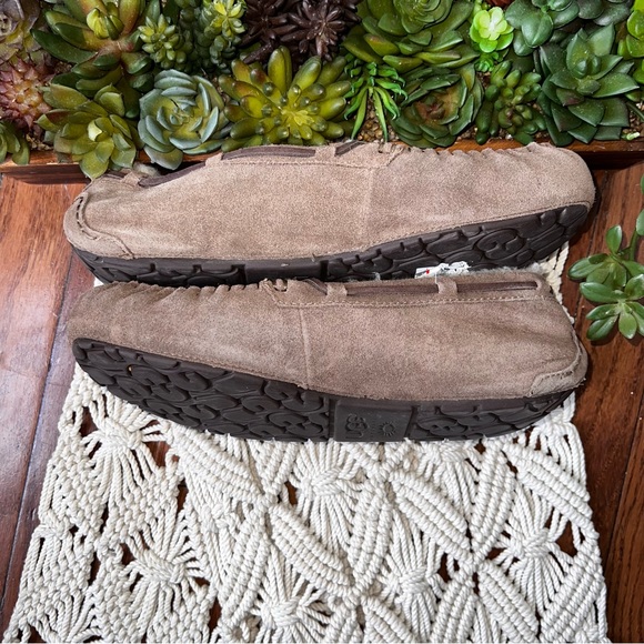 UGG | Olsen Slipper - Picture 8 of 8